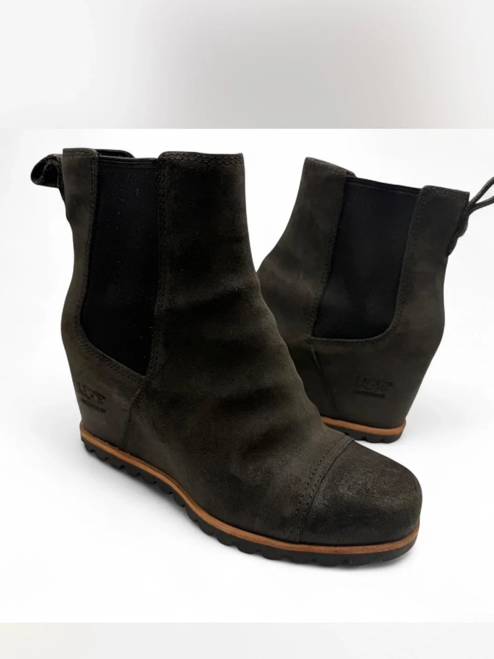 UGG Women's Pax Waterproof wedge Bootie